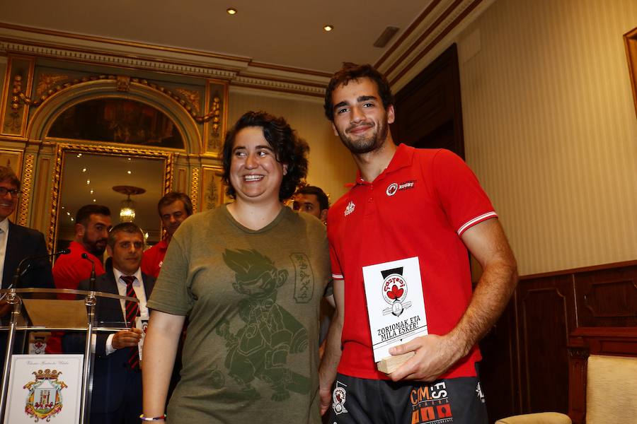 El Ayuntamiento recibe al Gaztedi tras su ascenso