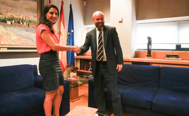 Vox lleva al límite su órdago en Madrid