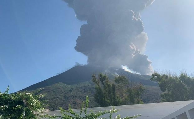 Un muerto y un herido en la explosión del volcán italiano Stromboli