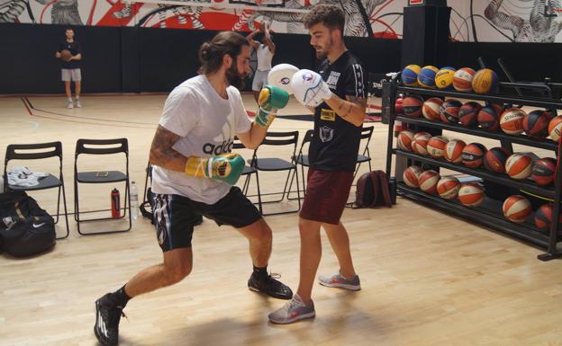 ¿Por qué el boxeador de Etxebarri Jon Fernández entrena a la estrella de la NBA Ricky Rubio?