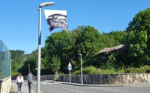 Banderolas que hacen memoria en las calles de Lemoa