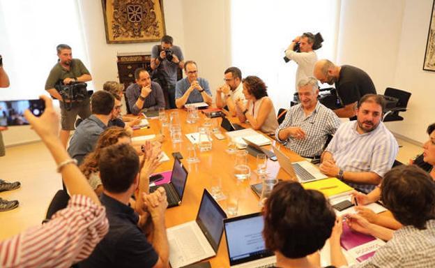 PSN, Geroa Bai, Podemos e I-E encauzan un acuerdo en Navarra que confían en cerrar este viernes