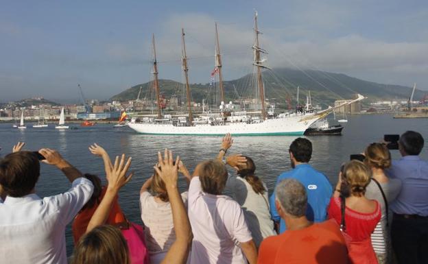 El 'Juan Sebastián Elcano' pone rumbo a Getaria