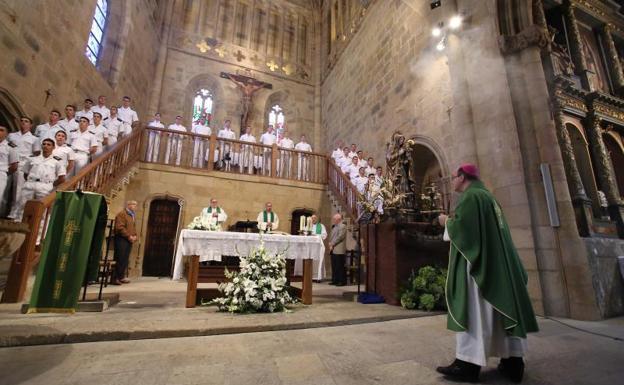 Misa marinera y ofrenda floral en memoria de Elcano y sus compañeros de viaje en Getaria