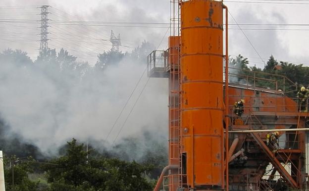 Incendio sin heridos en una empresa del polígono Sangroniz de Sondika