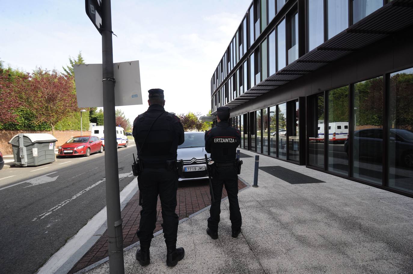 Detenidos dos hombres que intentaban robar cobre en una empresa de Gamarra