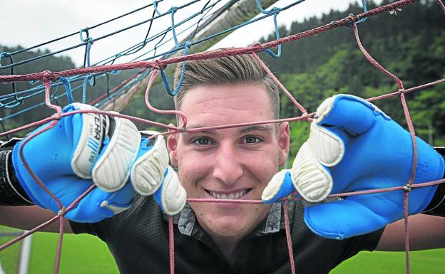 El portero vizcaíno con contrato en el Lugo tras ganar un casting