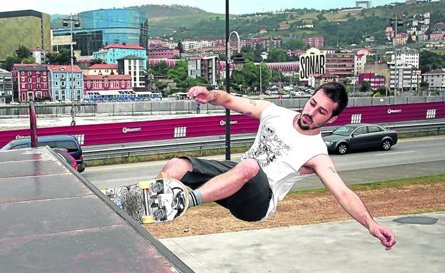 «Llevamos tiempo con el skatepark roto»