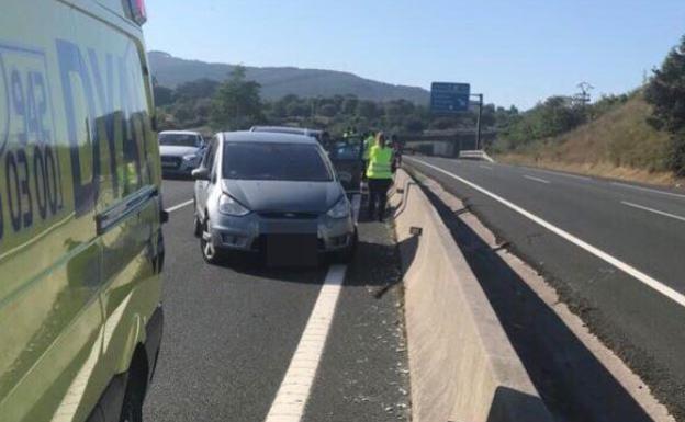 Un accidente en la A-8 en dirección a Bilbao provoca 20 kilómetros de retenciones