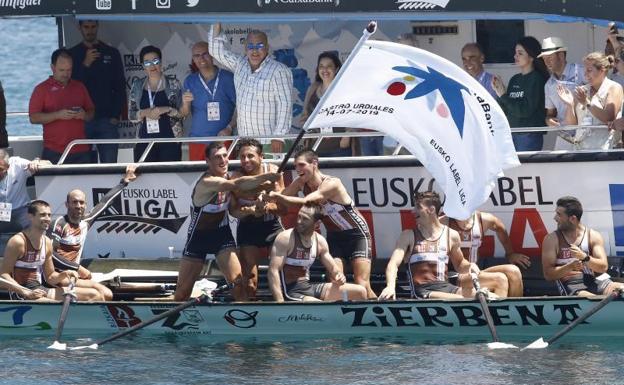 Zierbena gobierna la regata del caos
