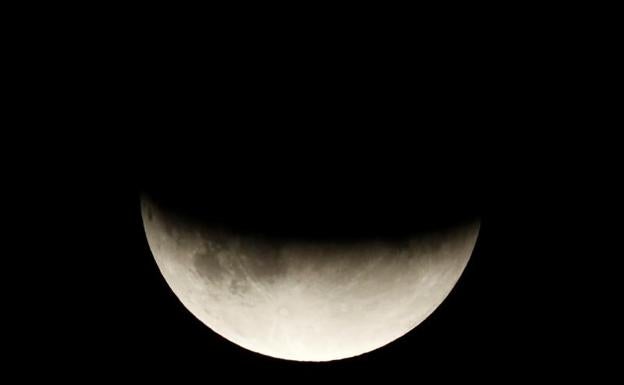 Así fue el eclipse de Luna que ayer no pudiste ver