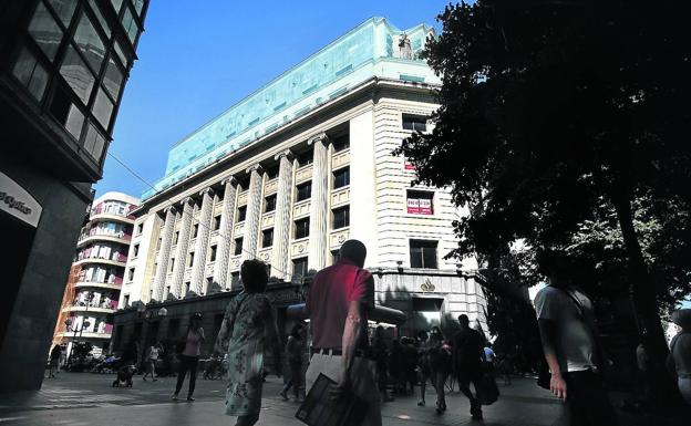 Un hotel de cinco estrellas con un restaurante en la azotea abrirá en la sede del Banco Santander de la Gran Vía