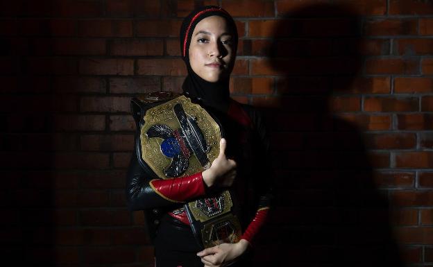 'Phoenix', la luchadora con hiyab que rompe tabúes en Malasia