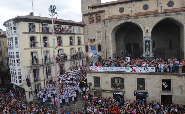 Ya se conocen los afortunados que verán bajar a Celedón en la balconada