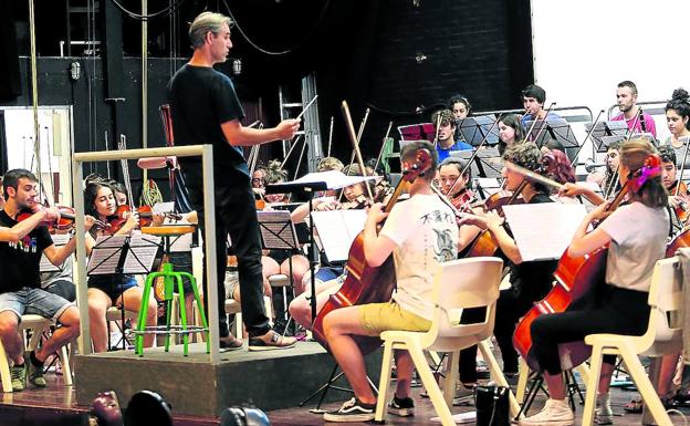 La Joven Orquesta de Euskal Herria suda la camiseta este verano