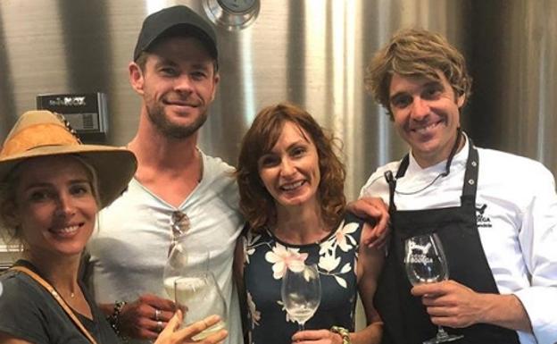 Elsa Pataky celebra su cumpleaños en la bodega Katxiña de Orio junto a su marido, Chris Hemsworth