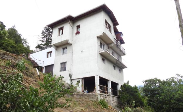 Muere un bebé de 20 meses tras caer desde una altura de cuatro pisos en Güeñes