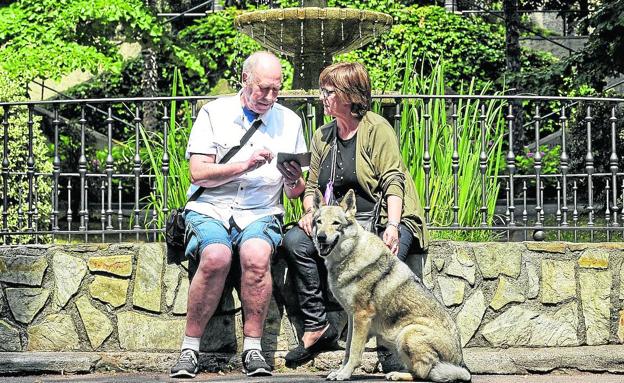 «Llevamos 344 días sin poder tocar ni abrazar a nuestro único nieto»