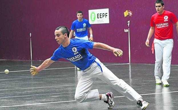 Zeanuri pone el broche de oro a su actuación en el Interpueblos de mano