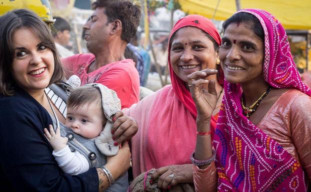 La firma vizcaína que crea sus diseños únicos con los maestros de la India