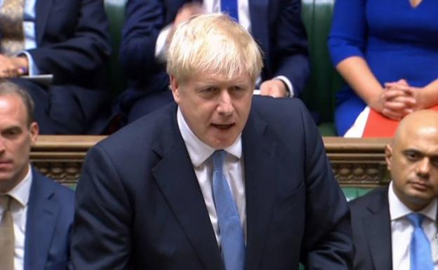 La libra cae a mínimos históricos por las amenazas de Johnson de un Brexit duro