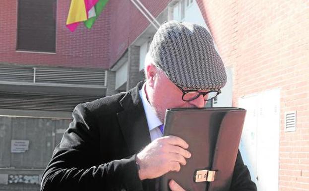 El juez cree que la cúpula de BBVA toleró los contratos del banco con Villarejo