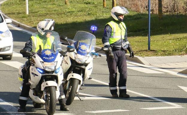 Detenido por golpear a su pareja delante de la Policía en Vitoria