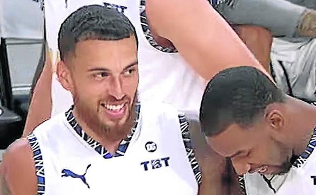 Mike James y Darius Adams vuelven a jugar en el mismo equipo