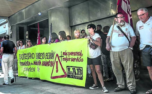 LAB rechaza el decreto sobre residencias porque «mantiene la precariedad»