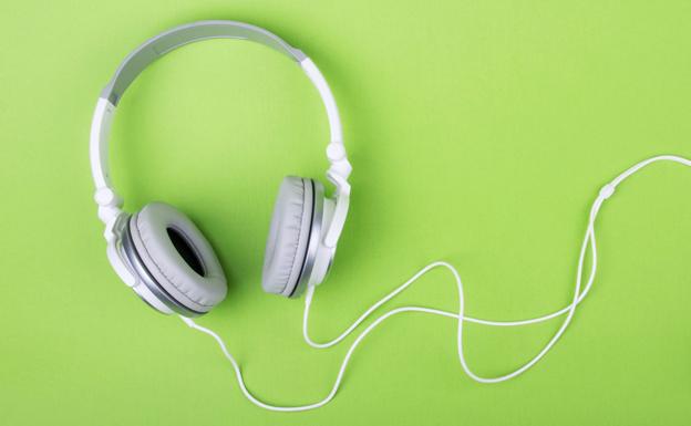 Los 20 podcasts de más éxito en España y cómo escucharlos