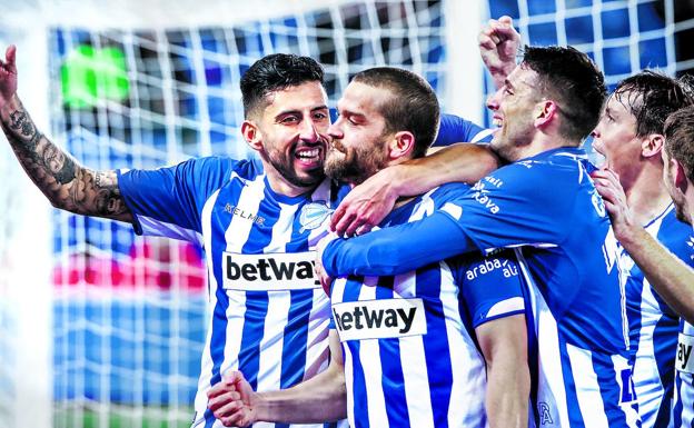 El Alavés esquiva los golpes del mercado