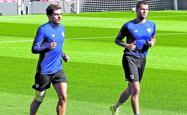 Garitano ensaya alternativas ante las dudas de Iñigo Martínez, Córdoba e Ibai