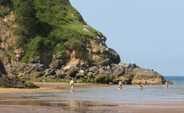 Detectan altos niveles de bacterias fecales en la playa de Ea