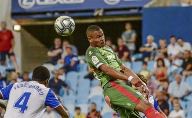 El jugador del Alavés Verdon, detenido por un presunto delito de violencia de género