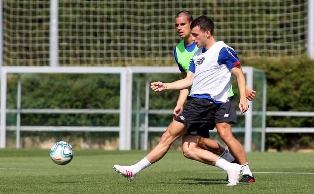 Íñigo Vicente: «El Mirandés es un buen club para crecer»