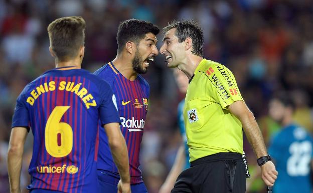 Charla al vestuario del Athletic de De Burgos Bengoetxea sobre las nuevas reglas