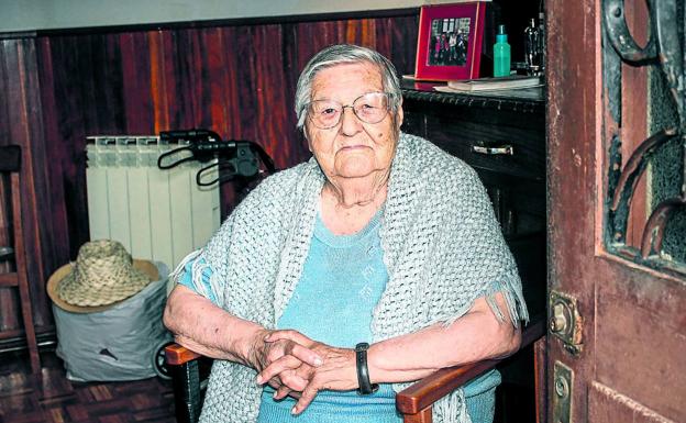 Anita, un siglo con ánimo festivo en Artziniega