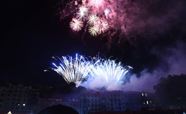 Vulcano, ganadores del concurso de fuegos en 2017, iluminan Bilbao