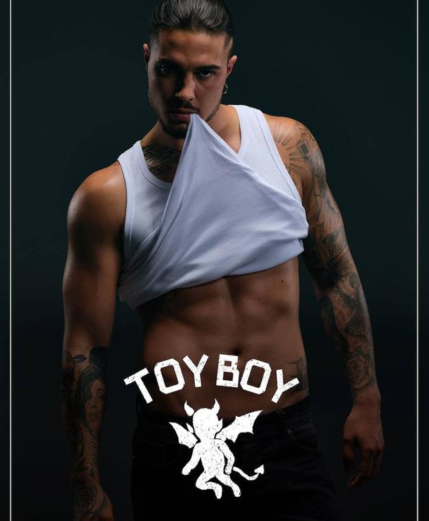 El hijo mayor de Mar Flores se destapa