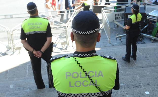 Detenido un hombre por insultar y agredir a su pareja en Vitoria