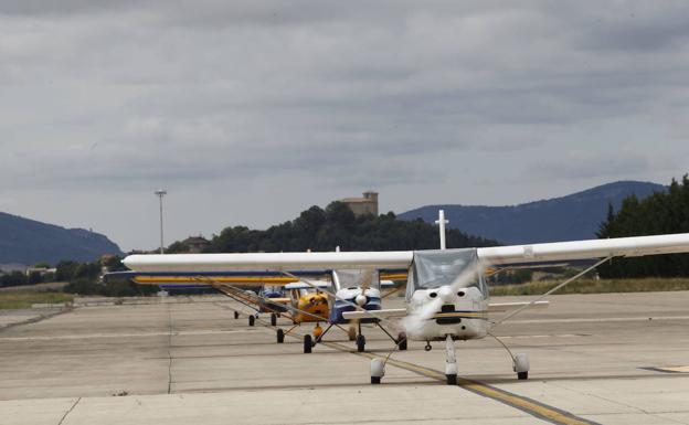 Tres avionetas causan revuelo en Vitoria al sobrevolar la ciudad de madrugada