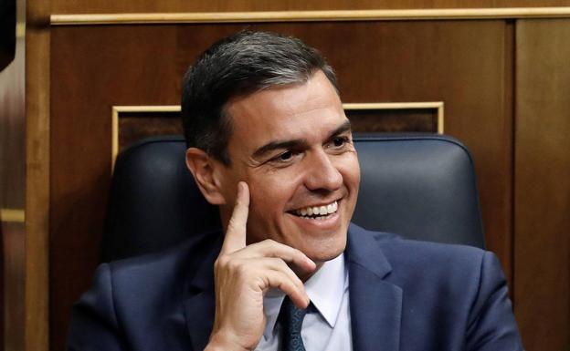 Sánchez vuelve hoy de vacaciones con la duda sobre su reunión con el PNV