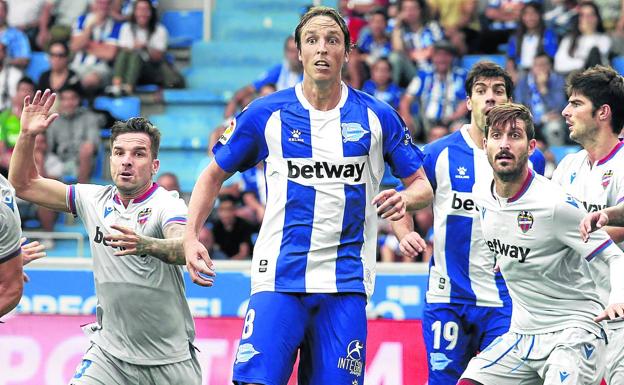 El Alavés explora nuevas vías hacia el equilibrio