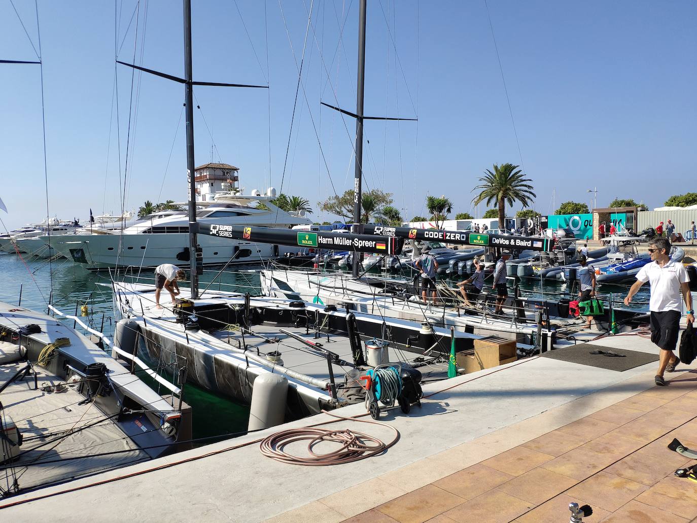 Últimos preparativos antes de que arranque el Mundial de la F1 del mar