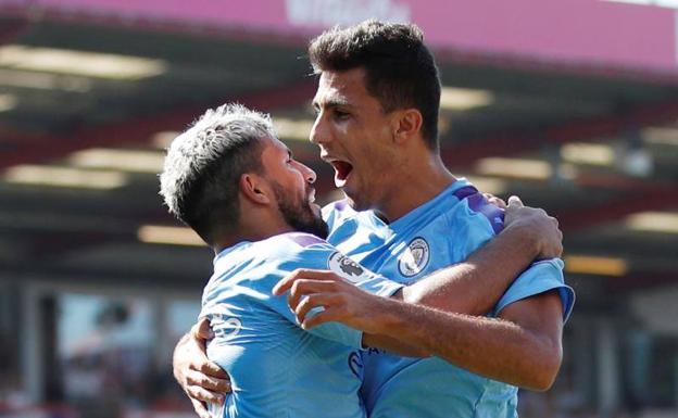 Agüero marca un doblete para devolver al City a la senda de la victoria