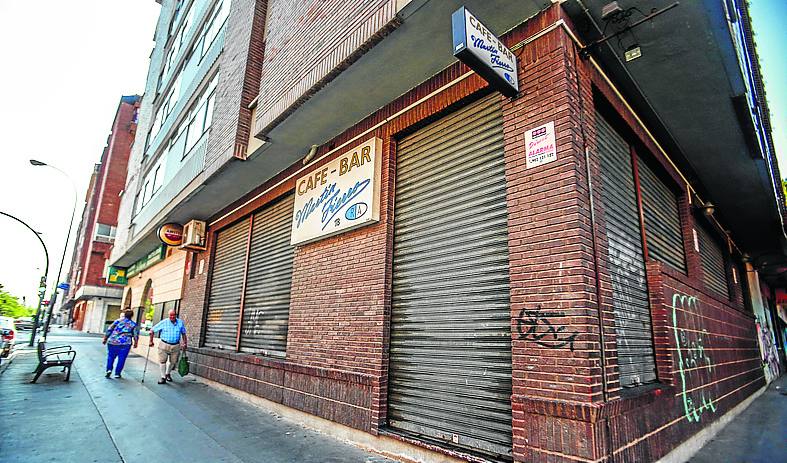 Descubren más de un kilo de hachís oculto en el techo de un narcobar de Adurza