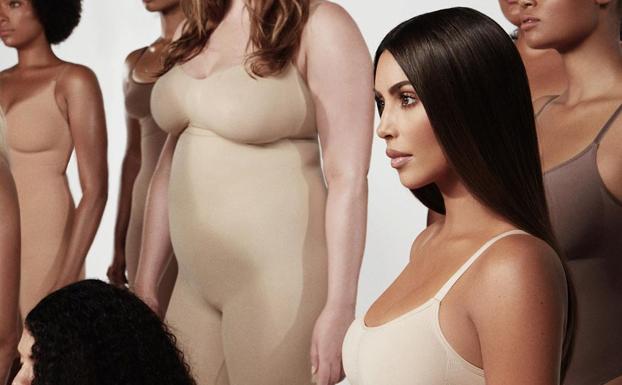 Kim Kardashian elige a una expresidiaria como modelo de su nueva firma de fajas