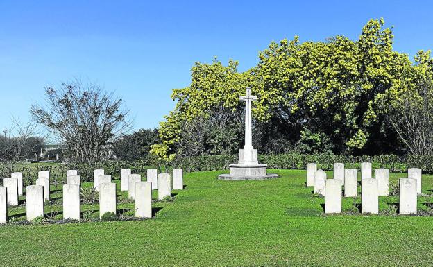 Una jueza devuelve el 'cementerio de los ingleses' al Gobierno británico