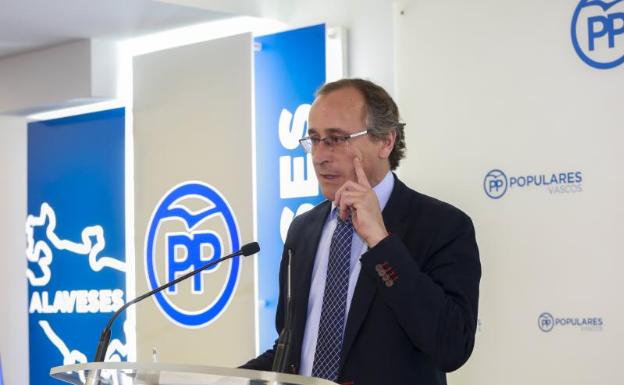 Alonso avisa a Urkullu: o acepta bajar el IRPF o no tendrá Presupuestos