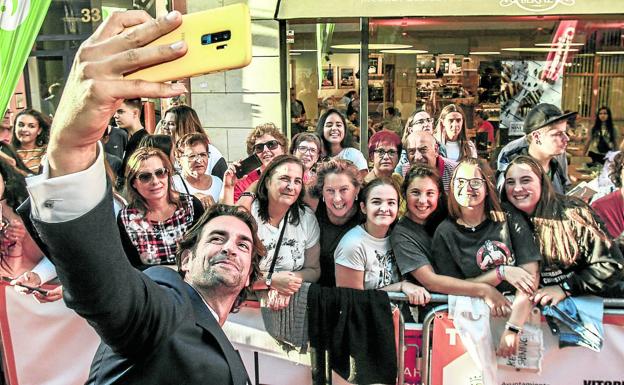 Horas de espera para un segundo con su ídolo